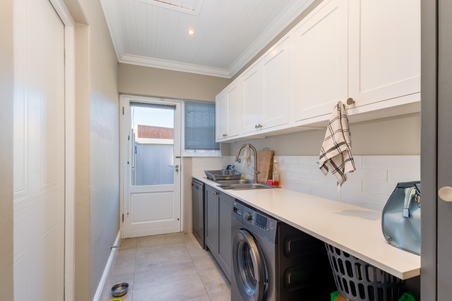 4 Bedroom Property for Sale in Whale Rock Western Cape